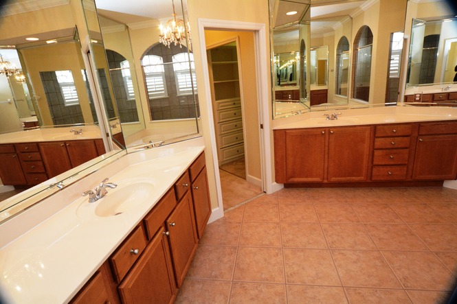 Master Bath w Dual Sinks