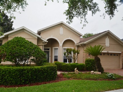 ENJOY THE POOLSIDE LAKEFRONT!