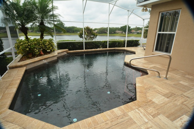 ENJOY THE POOLSIDE LAKEFRONT!