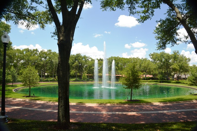 ENJOY THE POOLSIDE LAKEFRONT!