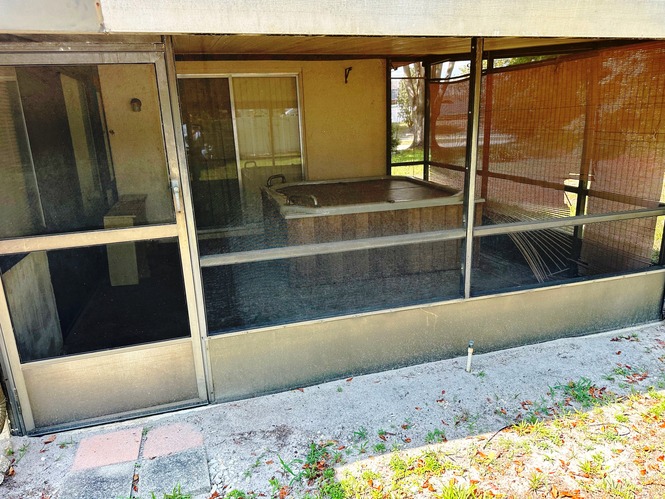 Screened Rear Porch