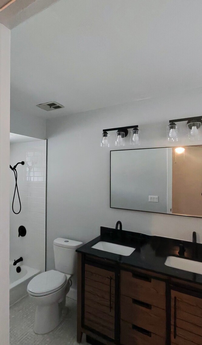 REMODELED HALF DUPLEX IN ORLANDO
